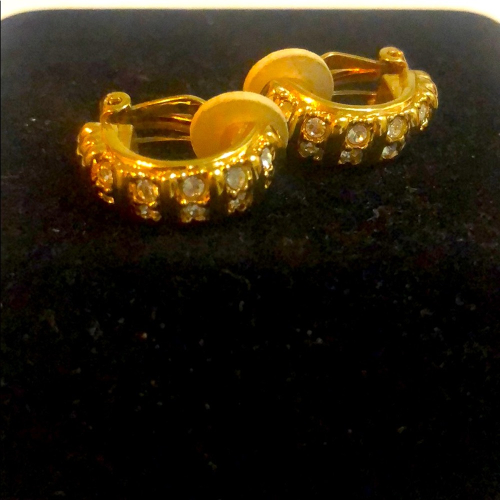 Gold earrings clip on
